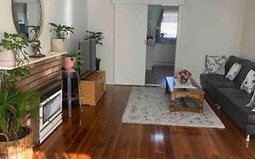 Glenroy Home Near Airport, City&Shop